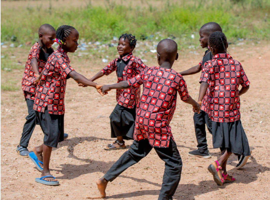아동 후원 모델 재검토 속 기독교 단체들, 효과와 한계 둘러싼 논쟁 확산