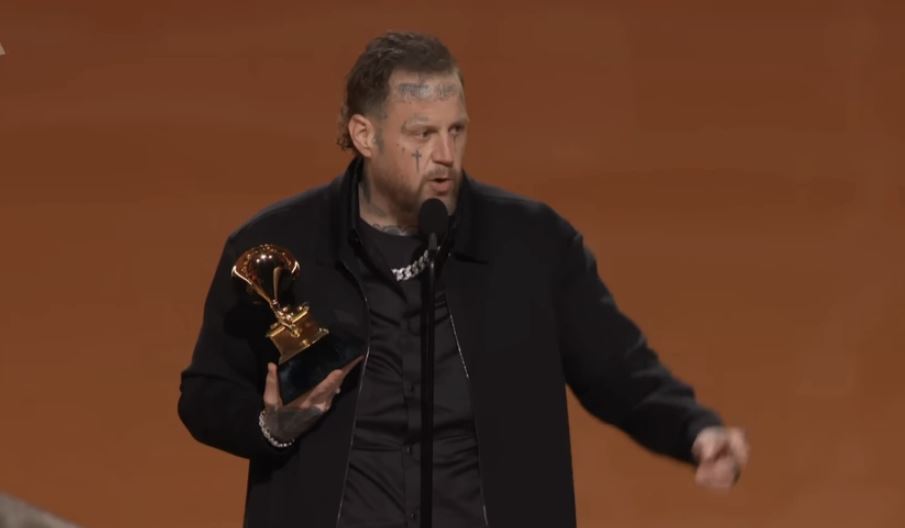 그래미 3관왕 젤리 롤, 수상 무대서 공개 신앙 고백 “예수는 모두의 구주”