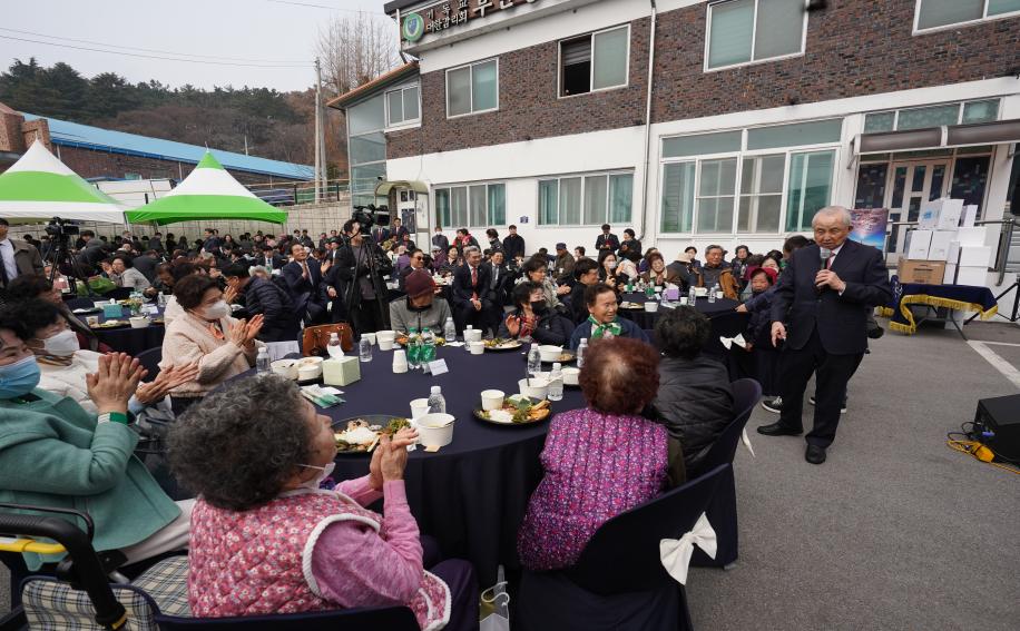 “오랜만에 교회에서 밥 먹네”… 부안 작은 교회, 주민들과 마을 잔치