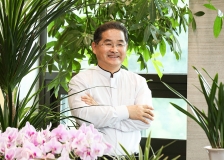 김원종 회장 ‘멀티 수첩’ 개발... 한국교회와 지역 단체의 상생 이끈다 김동연 목사는 “‘20만 개 ‘일터 교회’는 단순한 교회 수 증가 운동이 아니다. 그것은 교회론의 재정립, 직업관의 재구성, 기업 윤리의 신학화, 사회 구조의 점진적 변혁을 포함하는 총체적 비전”이라고 강조했다.