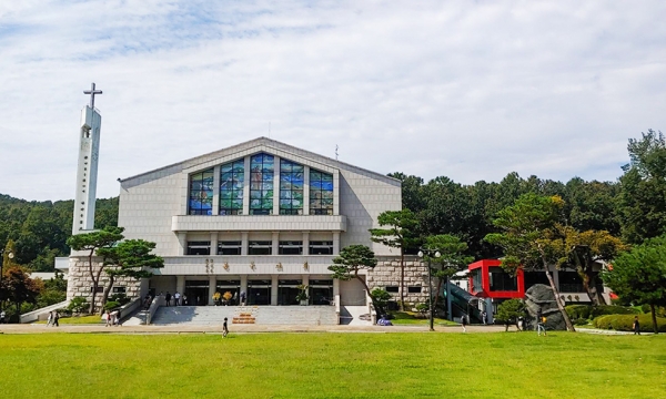 올해 30주년을 맞이한 육‧해‧공군 본부교회 전경 올해 30주년을 맞이한 육‧해‧공군 본부교회 전경