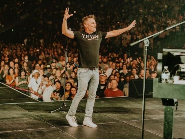 크리스 톰린, 1800년 전 초대교회 찬송 재해석