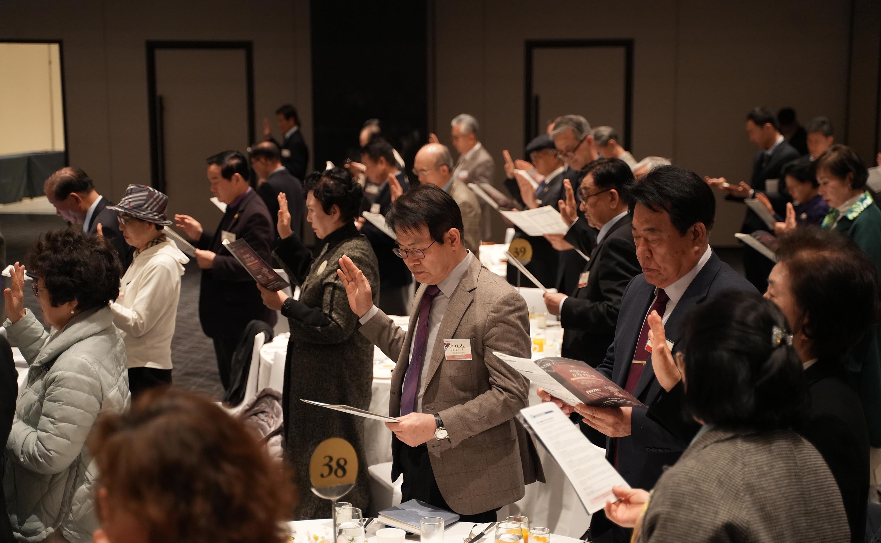 “국가 위한 기도는 선택 아닌 성경적 사명” ▲ ‘그리스도인 서울선언문’을 낭독하는 참석자들. ⓒ송경호 기자