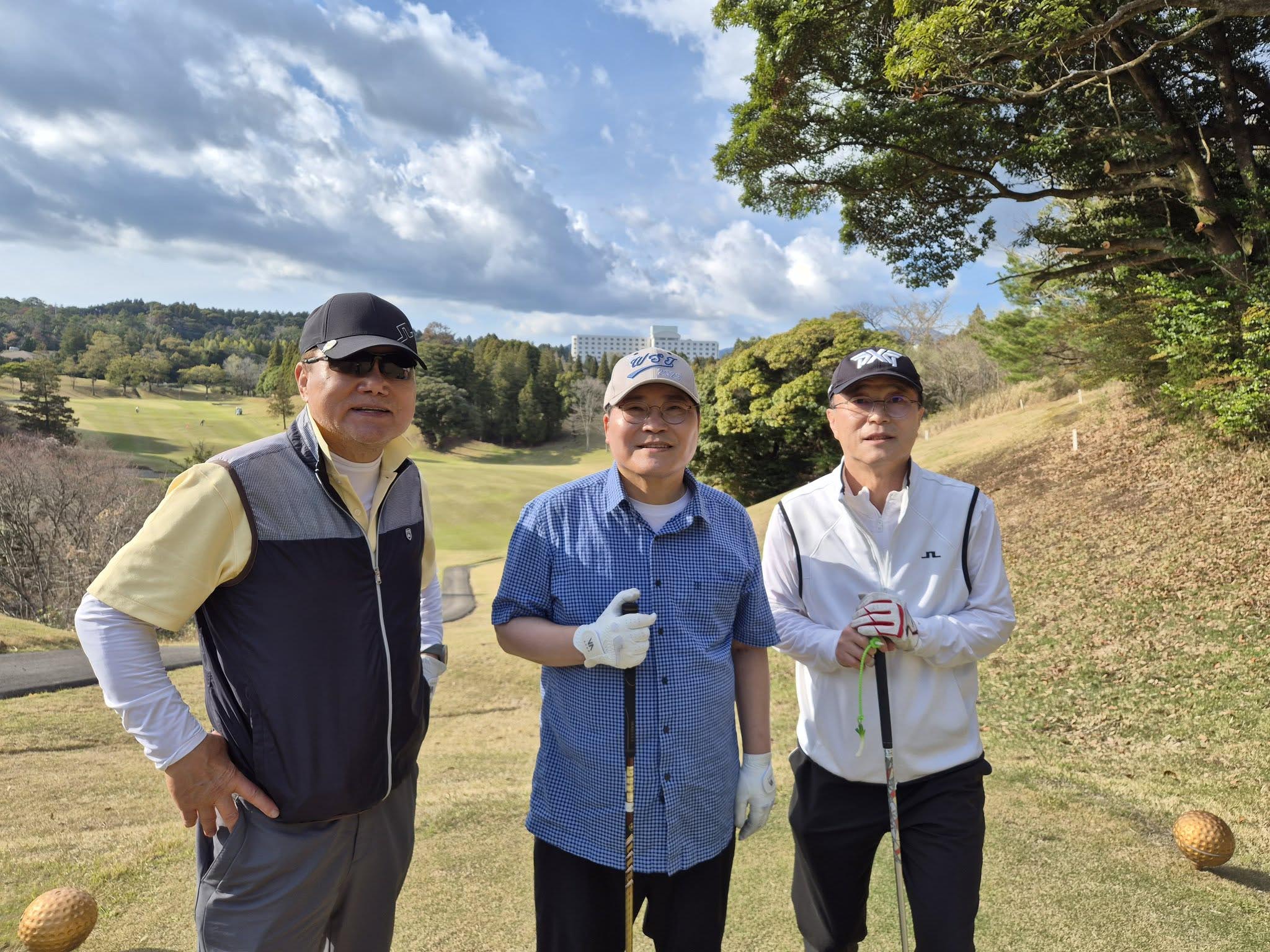 소강석 목사 “Nature(자연) 위에서 지속되는 여행” ▲소강석 목사(가운데).